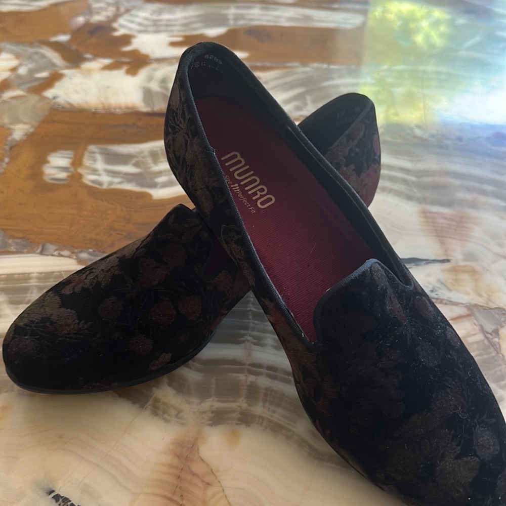 Women’s Munro shoes. Never worn.